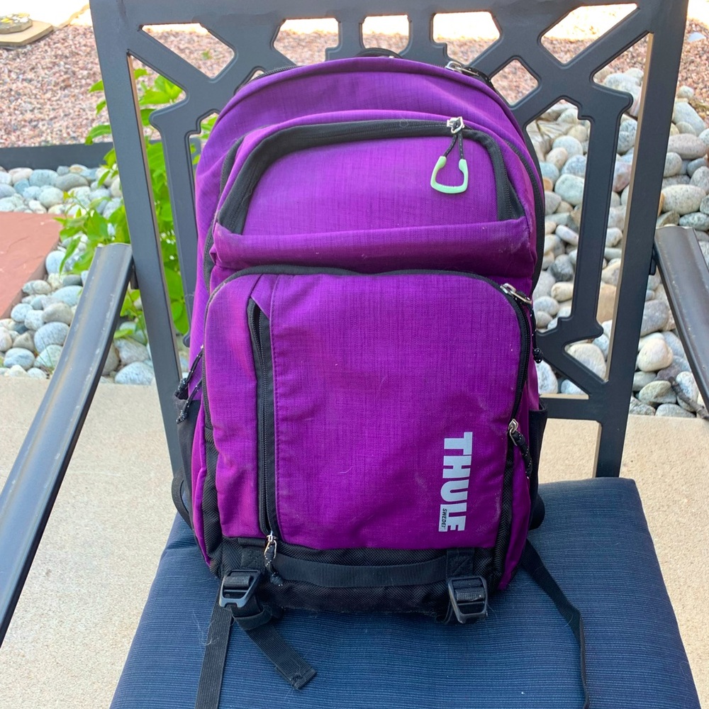 Thule Stravan 22L backpack in Purple